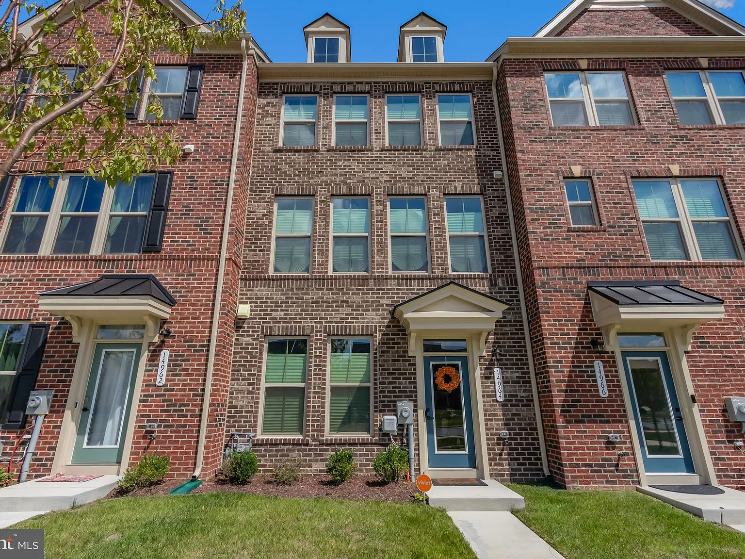 4 bed, 5.0 bath, 2140 sqft, $3,500 — Photo 2