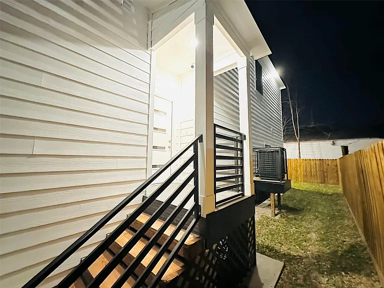 610 E 41st St #A — Photo 19