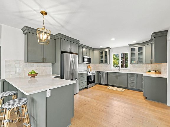 2nd image of 84 Richmond Road