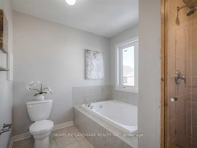 77 Reynolds Cres — Photo 8