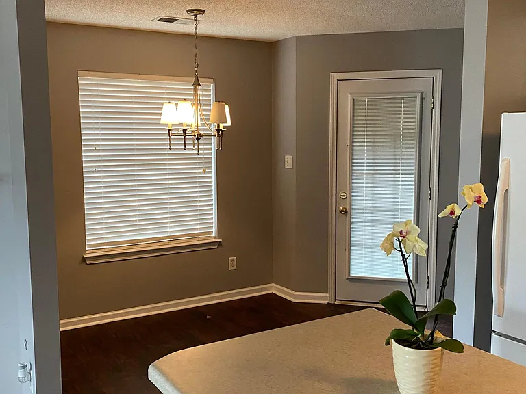 1095 Breezy Valley Dr — Photo 5