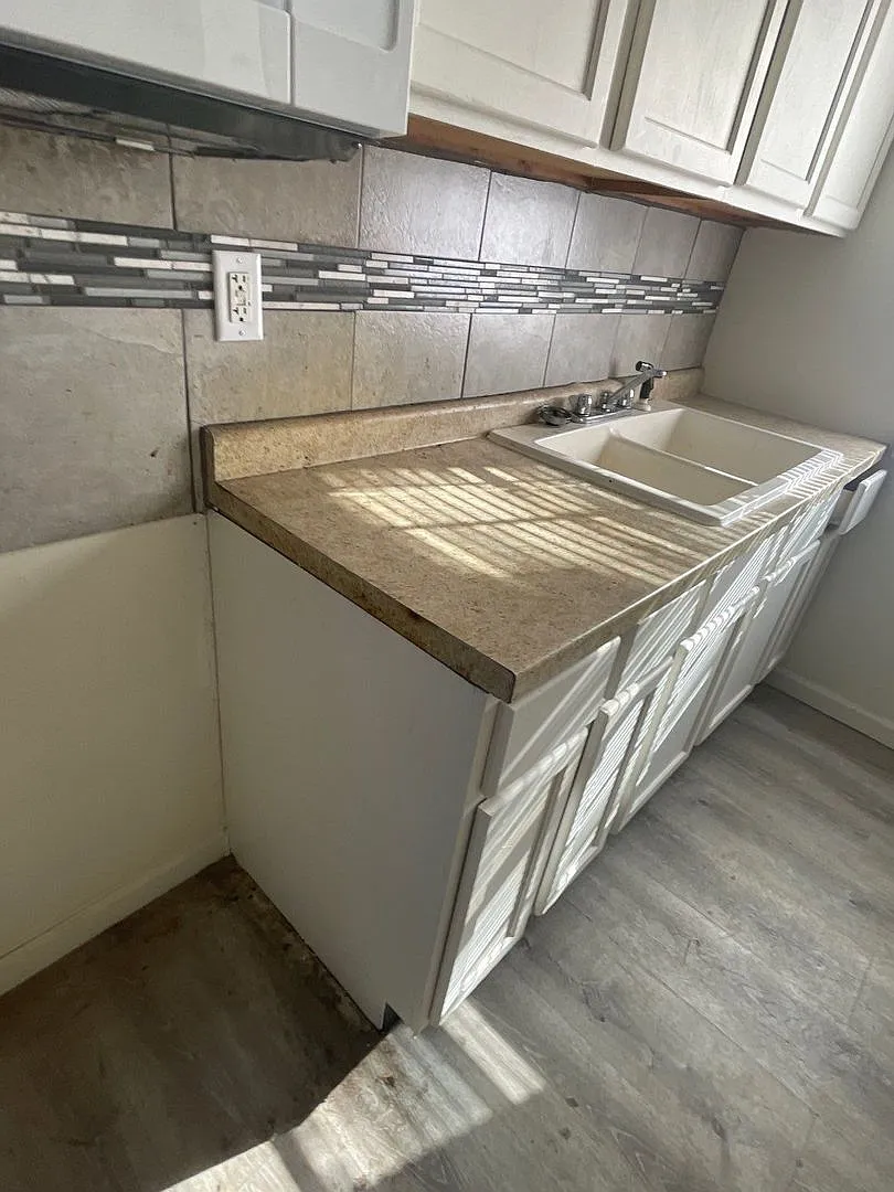Cute 3 bed 1 bath with detached Garage — Photo 3
