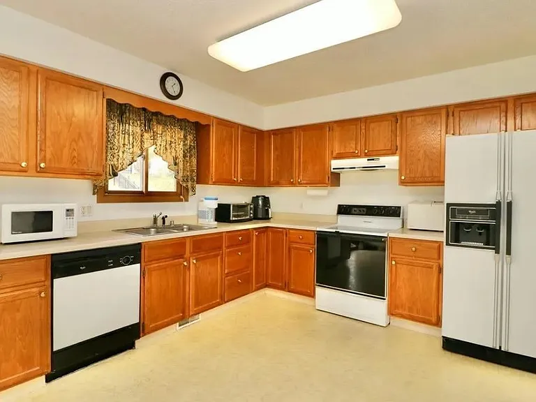 3807 Cora Dr — Photo 5