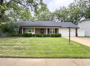 1015 Fernway Ln, Saint Louis, MO