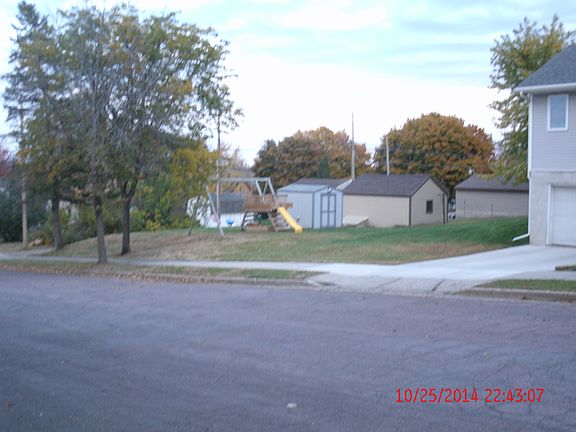 3rd image of 901 S Broadway St