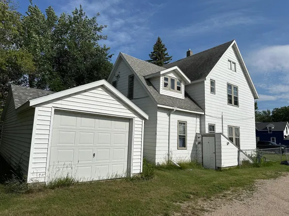 415 1st St E, Thief River Falls, MN 56701
