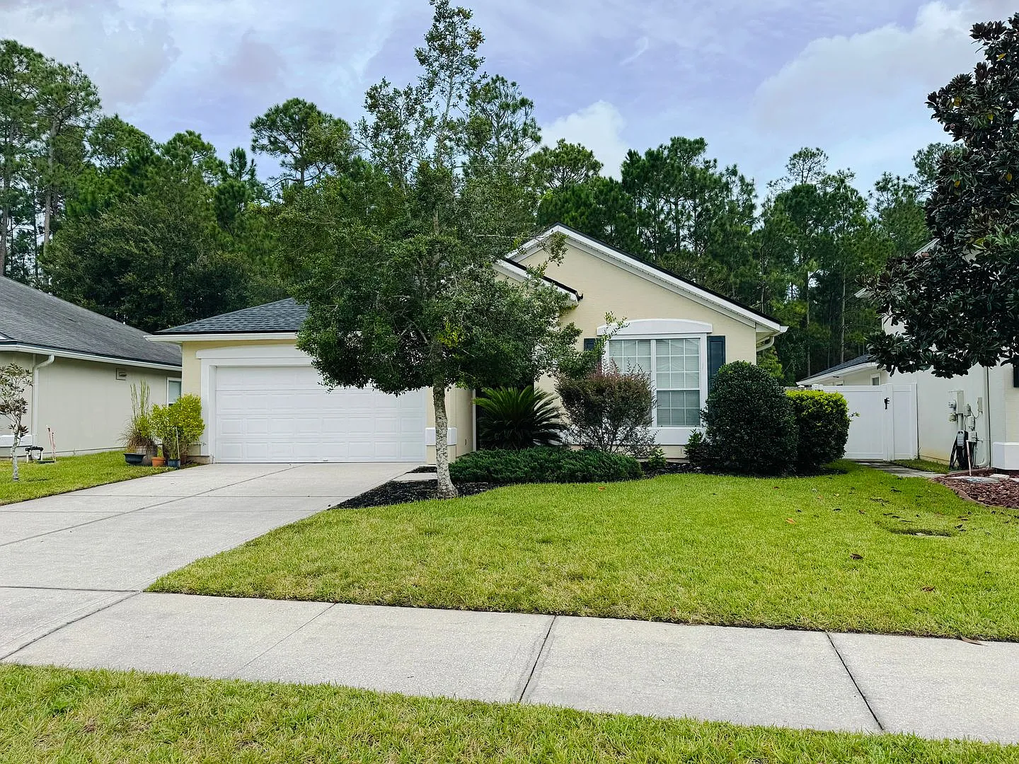 Fresh 3/2 in Stonehurst Plantation! — Photo 1