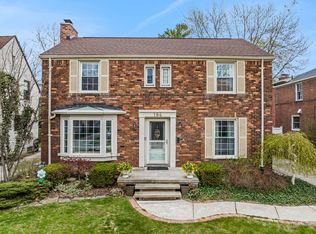 184 Fisher Rd, Grosse Pointe Farms, MI 48230