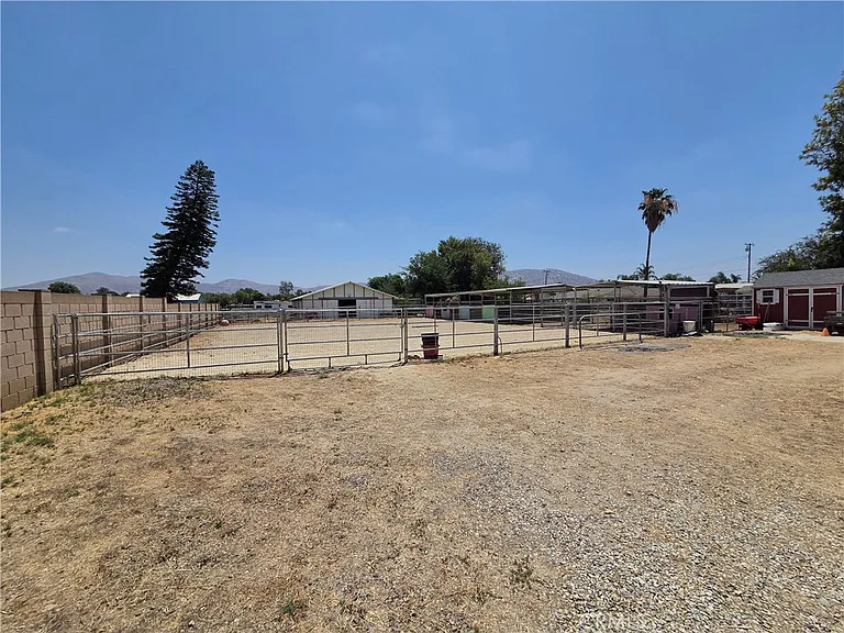 3697 Sierra Ave — Photo 23