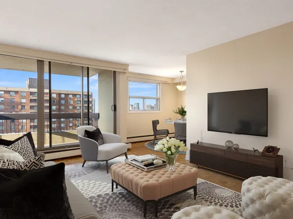 40 The Driveway, Ottawa, ON K2P 2C9