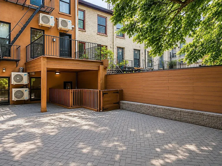 710 De Graw St #1A — Photo 1