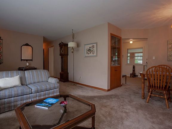 3rd image of 615 Emerson Dr