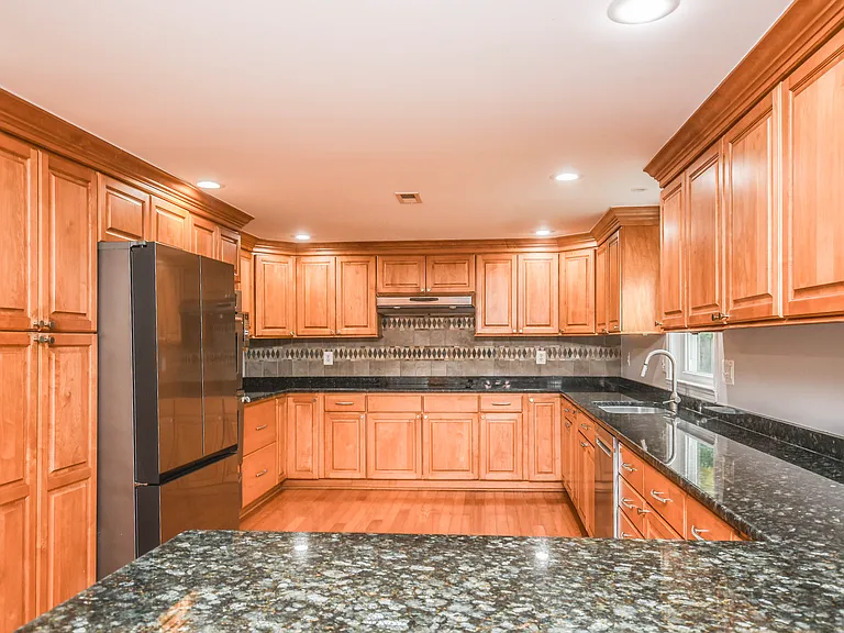 9627 Locust Hill Dr — Photo 11