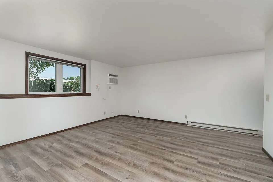 2 bed, 1.0 bath, $1,550 — Photo 2