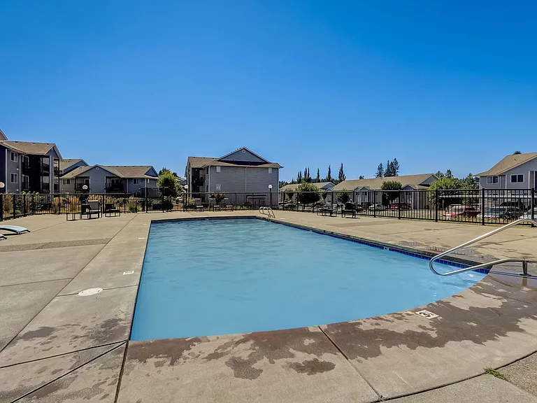 Gateway Village Apartments — Photo 4