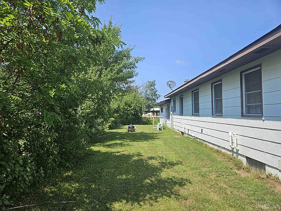 2nd image of 10 Balsam St