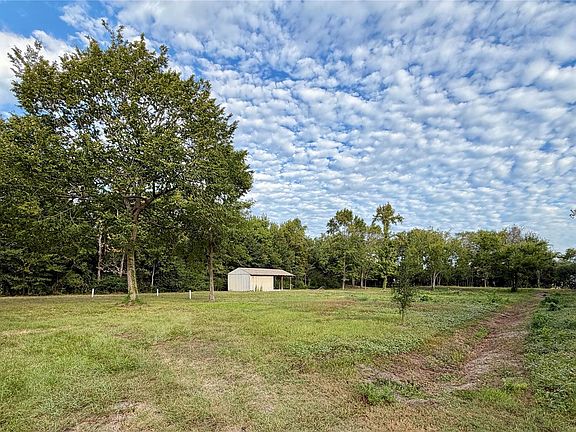 4th image of 410 Jones Rd