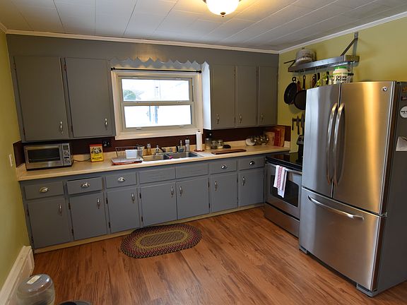 4th image of 61 Paine Ave #2
