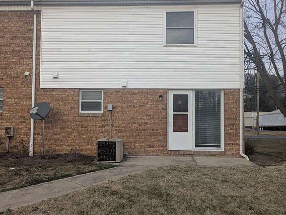 2nd image of 35 Maplewood Ct APT D
