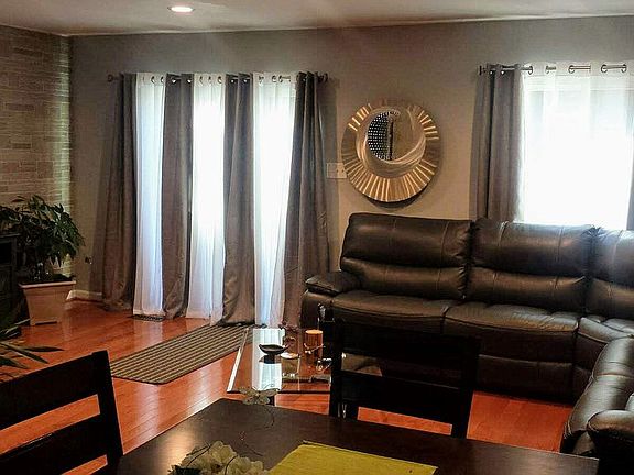 2nd image of 2949 Cambridge Dr