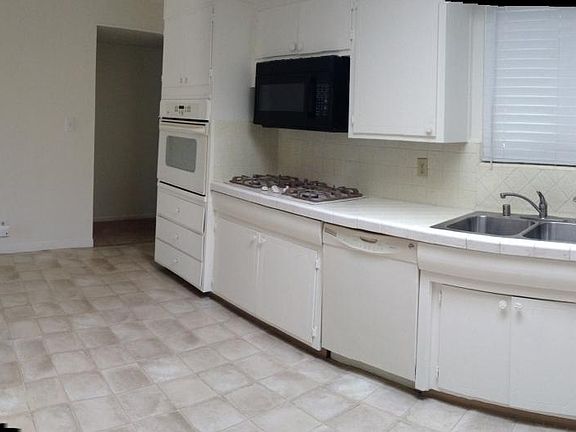 3rd image of 2651 Bunker Hill Dr