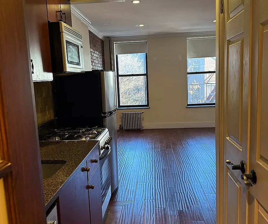2nd image of 23 Clinton St APT 2B