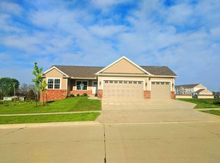 2707 Handel Dr, Bloomington, IL 61704