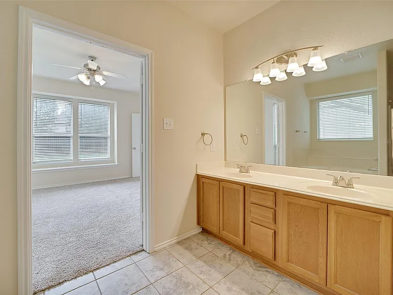 121 Park Ln — Photo 21