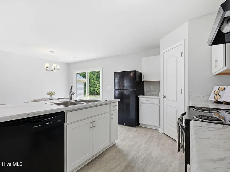 821 Conductor Ct — Photo 13