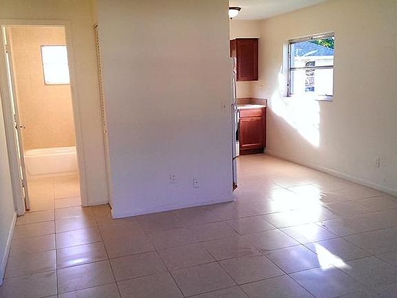 4th image of 10309/313 Kentucky St