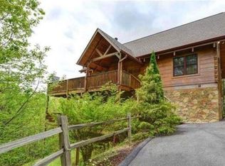 521 Deer Path Ln, Gatlinburg, TN 37738