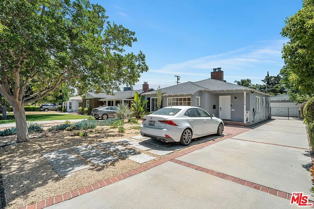3 bed, 1.0 bath, 1214 sqft, $4,200 — Photo 3