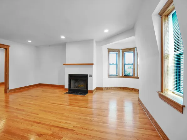 611 W Briar Pl, Chicago, IL