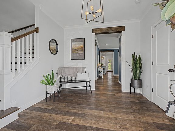 5th image of 837 Plowson Rd