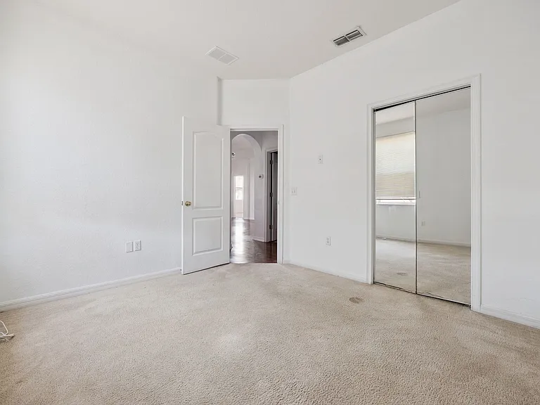 7055 Heatherbrook Dr — Photo 24