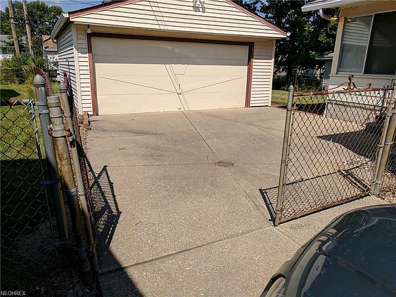 3rd image of 6392 Ledgebrook Dr