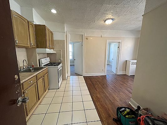 2nd image of 480 Herzl St Floor 2