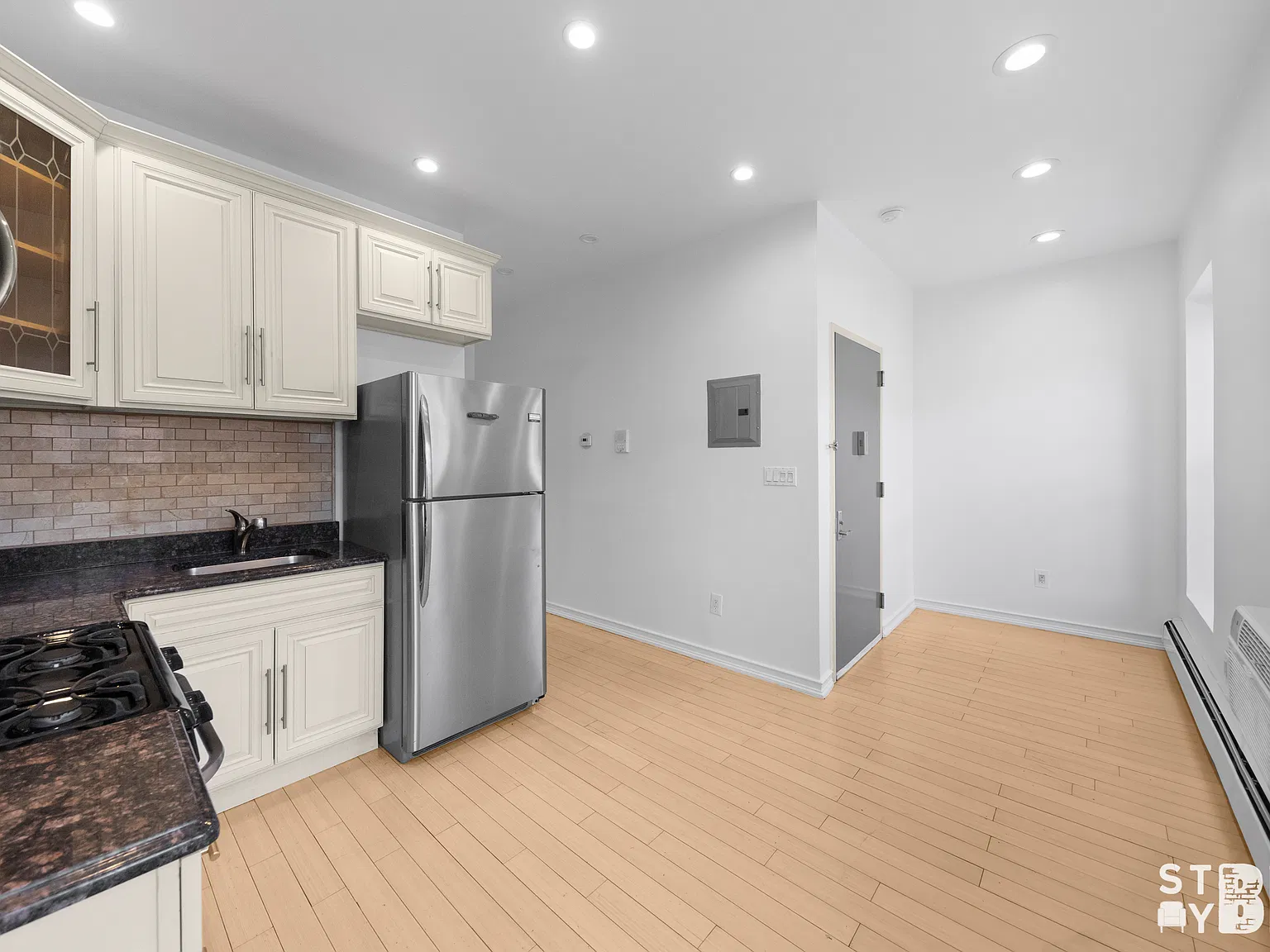 504 Franklin Avenue — Photo 3