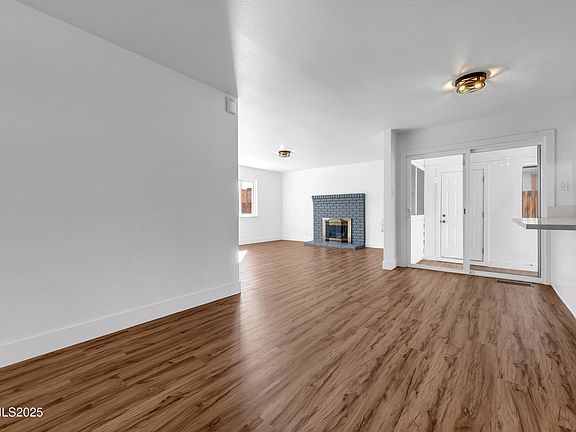4th image of 1855 Verano Dr