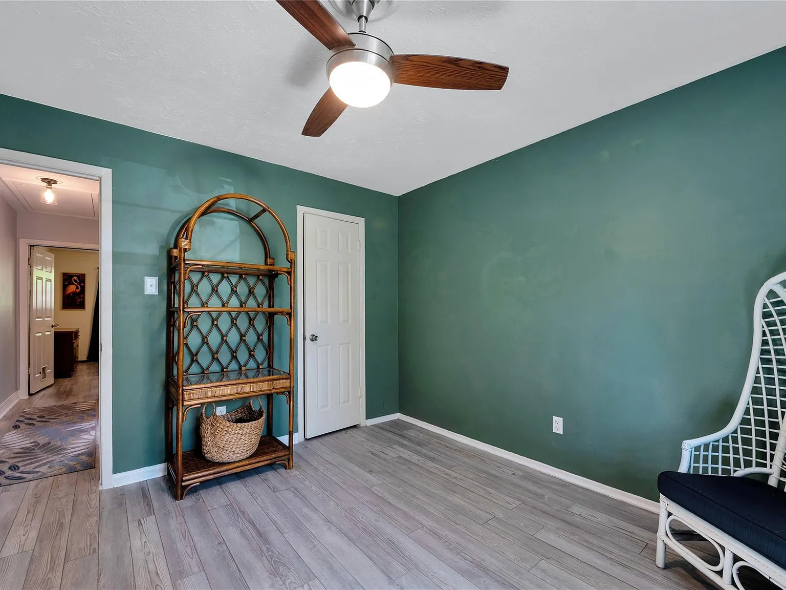 3 bed, 2.0 bath, 1366 sqft, $2,350 — Photo 3