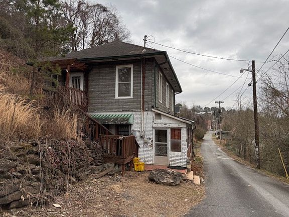 5th image of 246 Main St