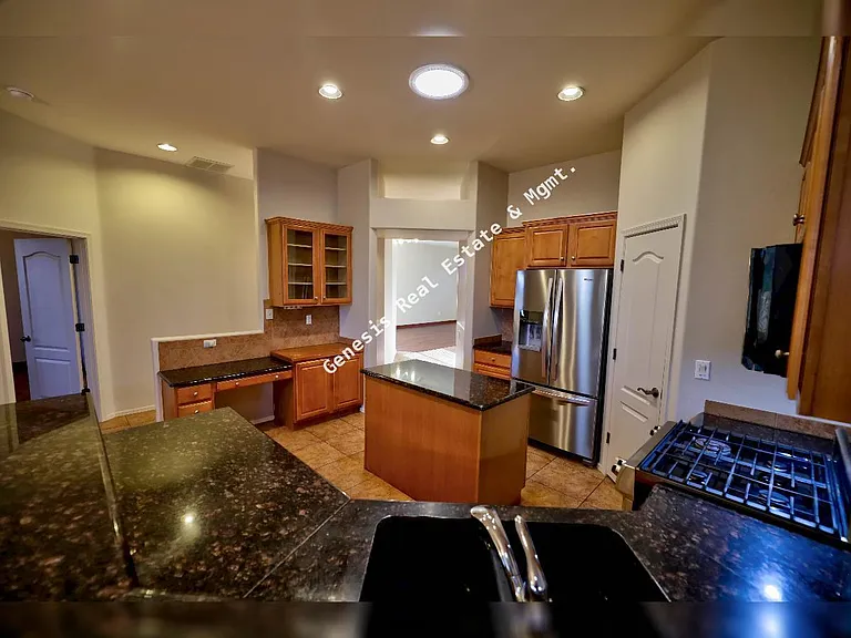 770 W Grantham St — Photo 6