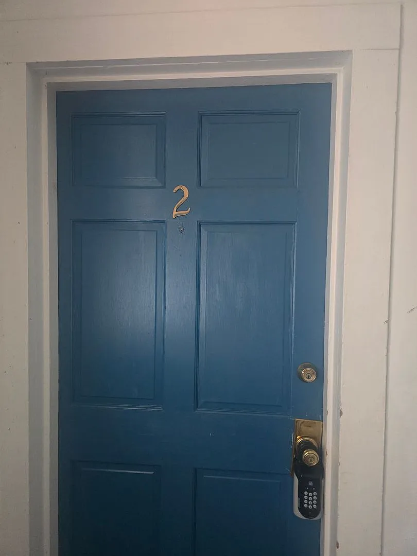 918 Franklin St — Photo 3