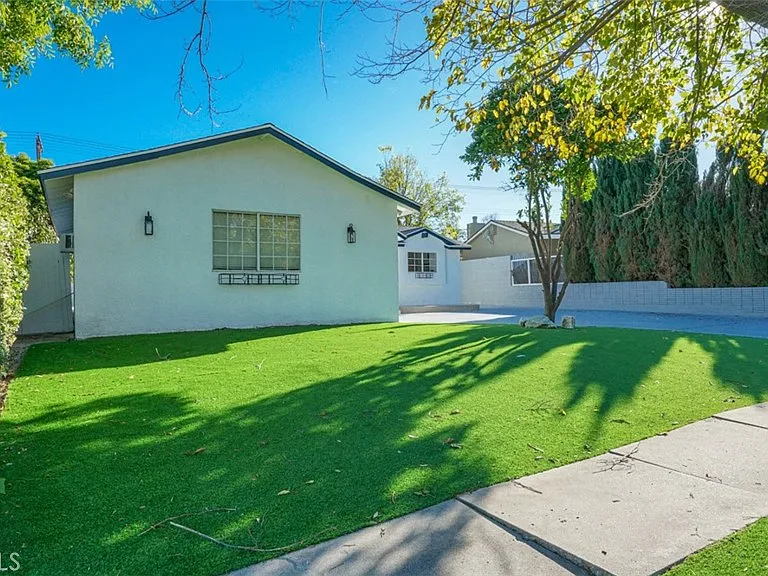 24306 Gilmore St — Photo 5