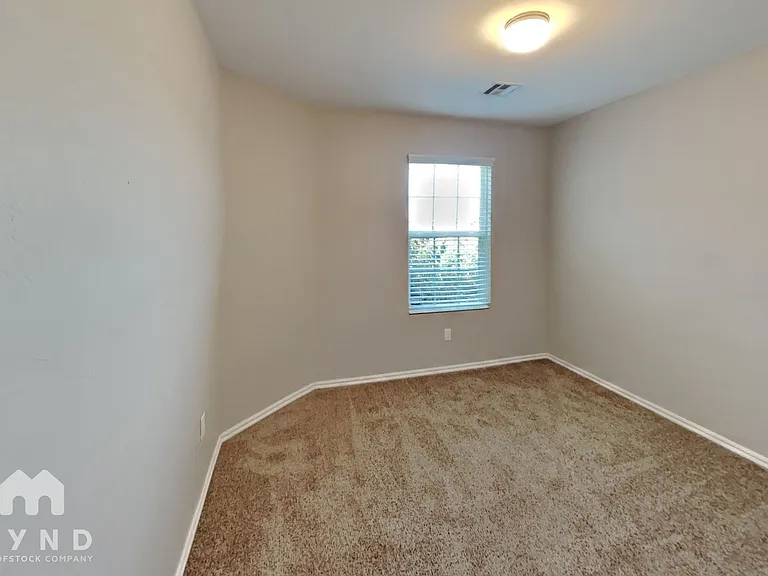 1724 Lanesboro Dr — Photo 13