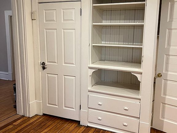 Dining Room...built ins....