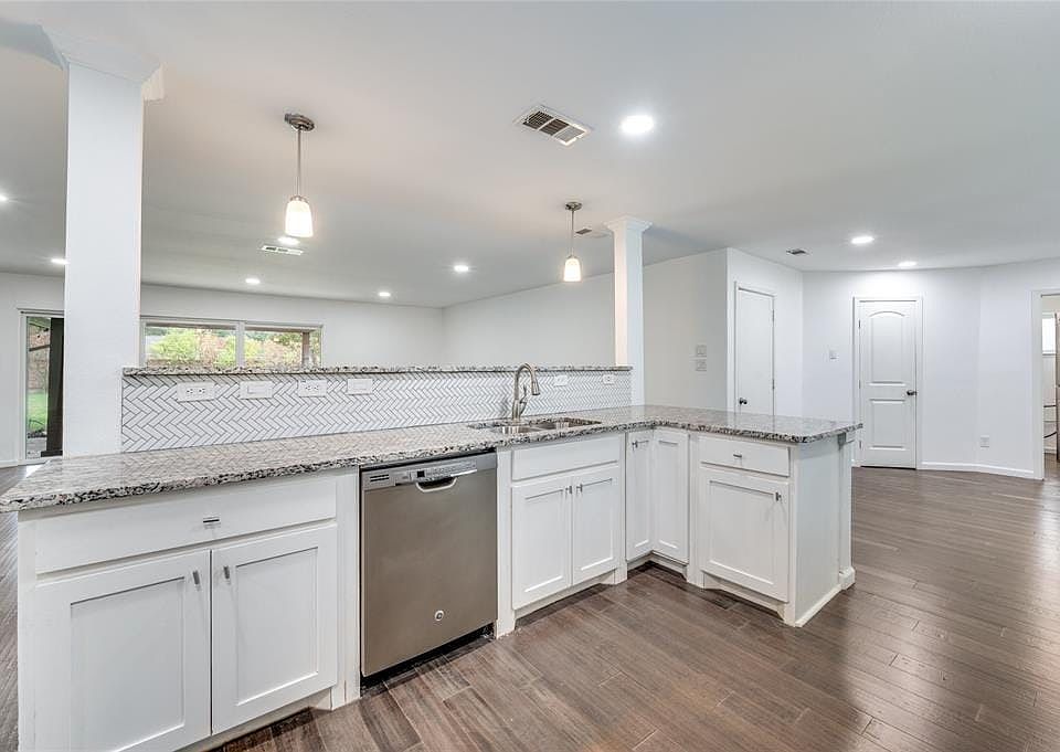 1st image of 3156 Whitehall Dr
