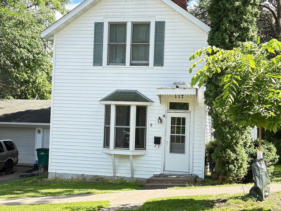 1st image of 117 Linden St W
