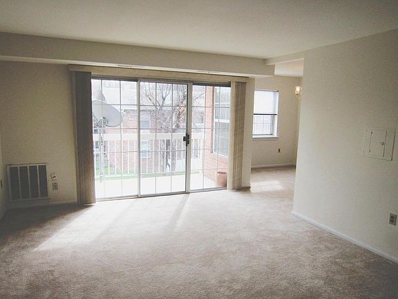 3rd image of 1944 Kennedy Dr APT 102