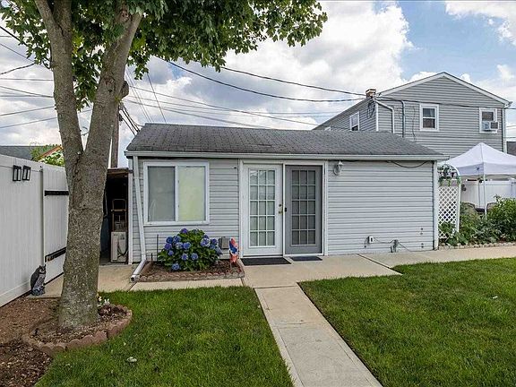 3rd image of 1186 Stewart Ave